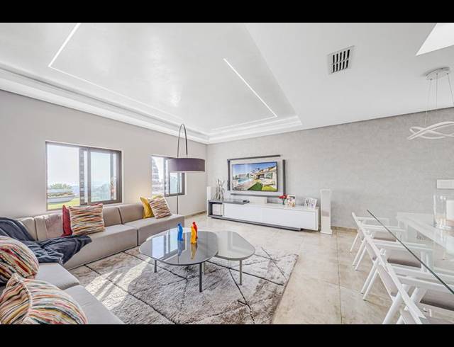 4 BEDROOM TOWNHOUSE FOR SALE IN SENDERWOOD